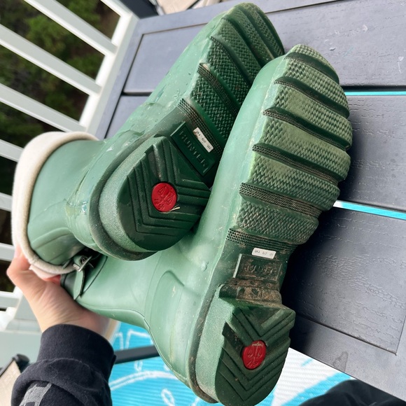 HUNTER original rain boots in hunter green, comes with boot socks!! Size W6 💚 - Picture 5 of 13